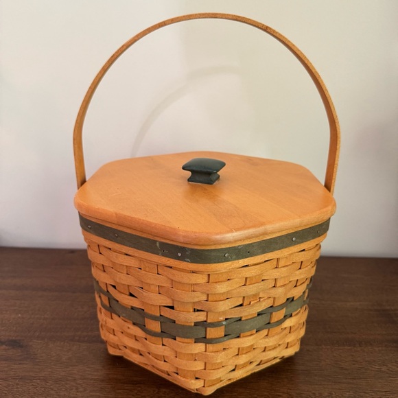 Longaberger 1997 Christmas Green Snowflake Basket withWood Lid and Protector